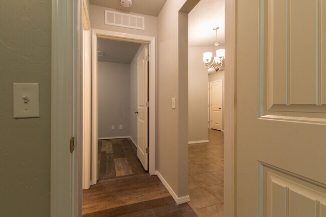 Building Photo - Beautiful 3 Bed 2 Bath Home in Moore School District!