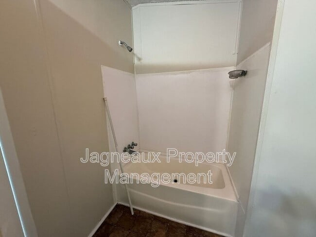 Building Photo - 2210 Center St