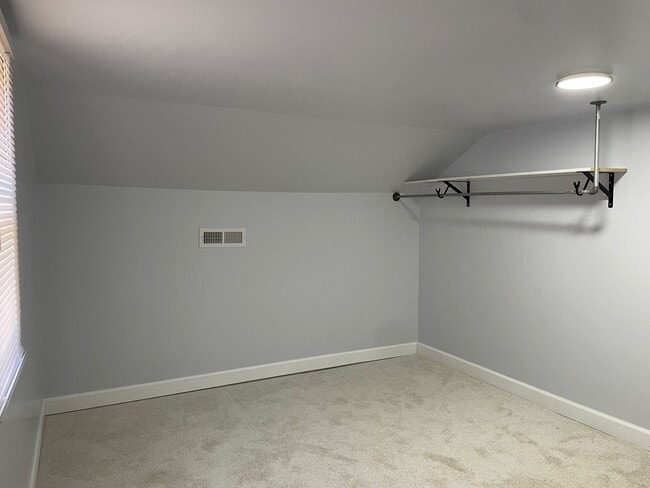 Building Photo - NEWLY RENOVATED 3 BED, 1.5 BATH WITH BONUS...