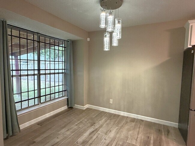 Building Photo - 15934 Blueridge Rd