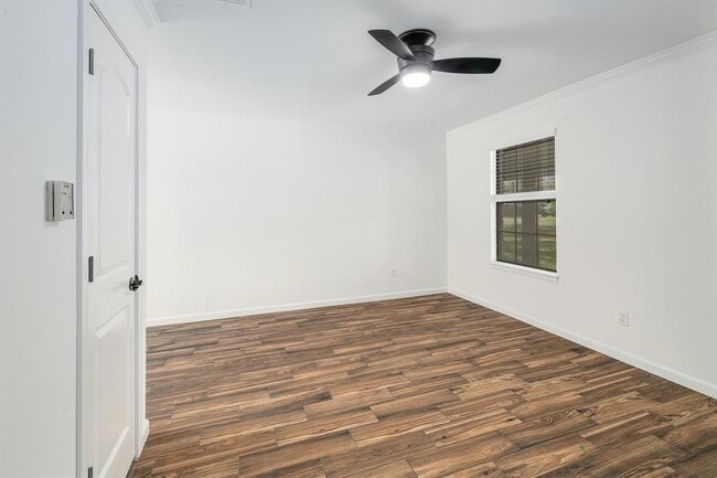 Building Photo - 204 Northwest Dr