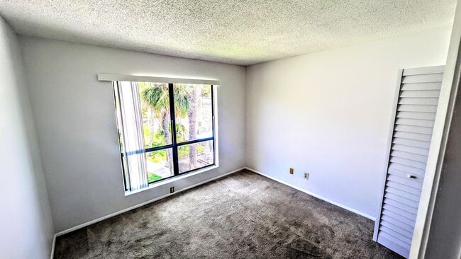Building Photo - Annual UNfurnished 3-bedroom, 2/ 1/2 bathr...