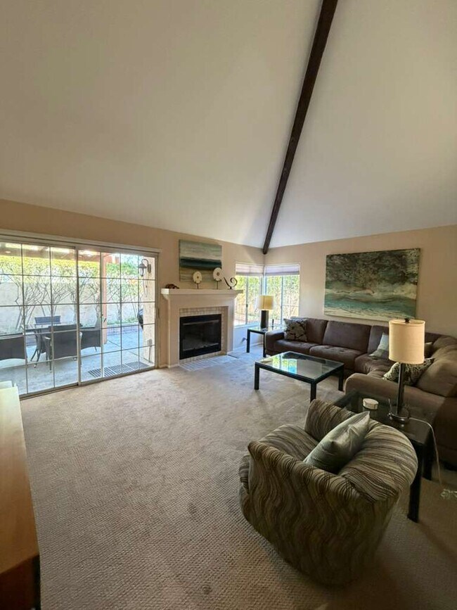 Building Photo - 11816 Caminito Corriente