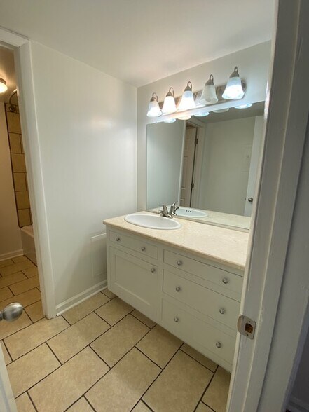 Bathroom1 - 1004 Woodland Vlg