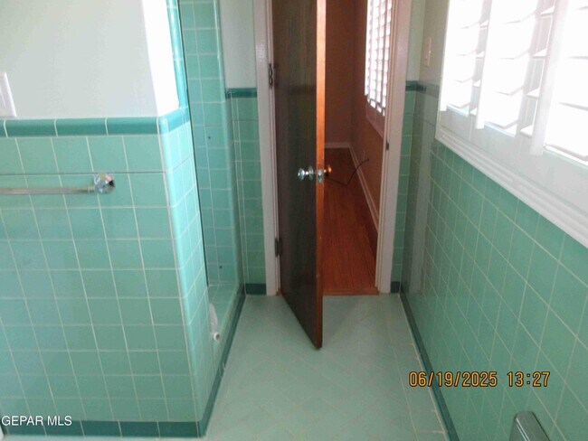 Building Photo - 895 Gato Rd