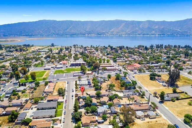 Building Photo - 307 N Poe St