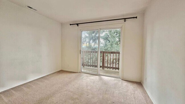 Building Photo - Charming 3 Bed 1.25 Bath Home in Skyway with a great view of Mt Rainier