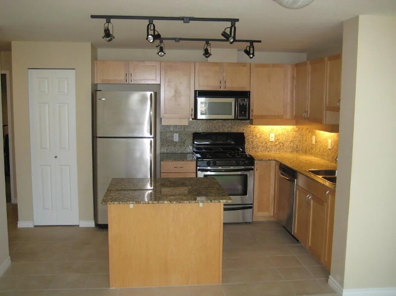 Building Photo - 1240 India St