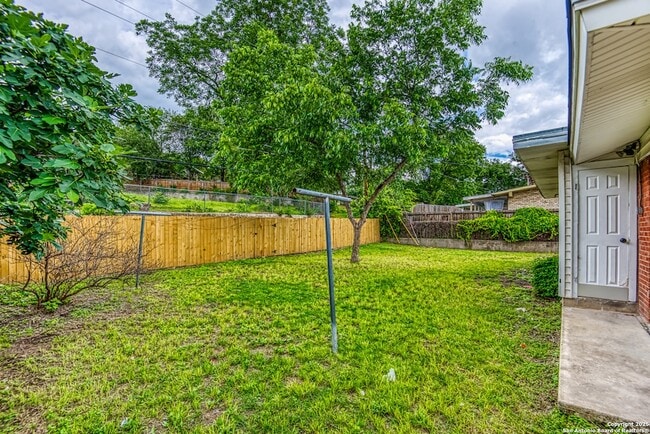 Building Photo - 211 Green Meadow Blvd