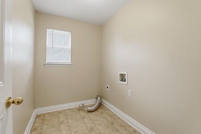 Building Photo - 35900 Abbey Dr