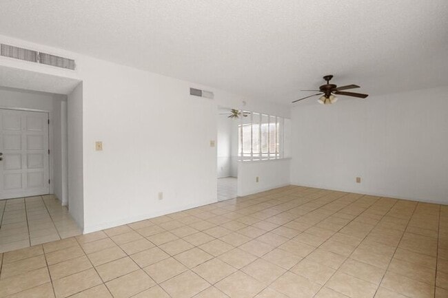 Building Photo - Beautiful brick home in the Vista Del Sol ...