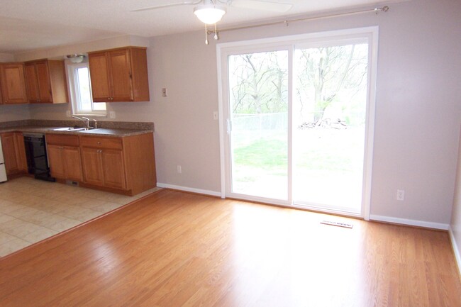 dining room - 4720 Baylor Ct