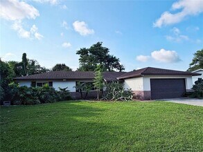 Building Photo - 912 Carvell Dr