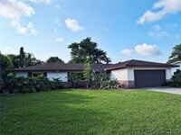 Building Photo - 912 Carvell Dr