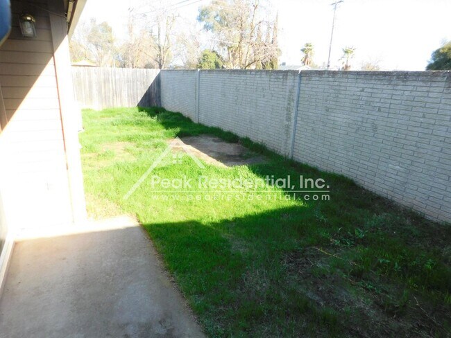 Building Photo - Spacious 3bd/2ba North Sacramento House with 2-Car Garage