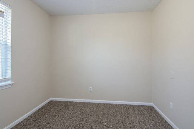 Building Photo - 301 Bluebell Ave
