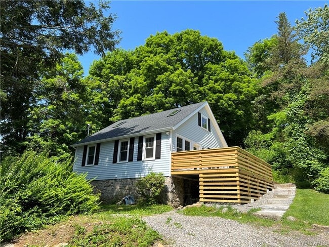 Building Photo - 691 Long Pond Rd