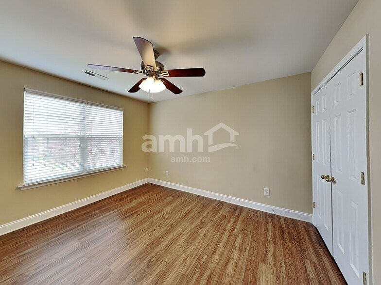 Building Photo - 7842 Jester Park Dr