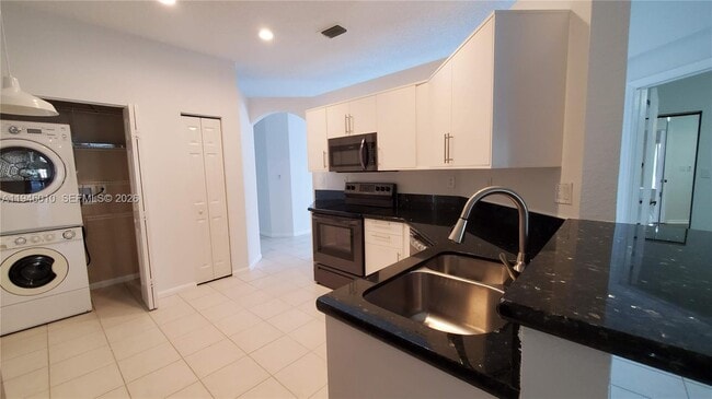 Building Photo - 4144 Sapphire Terrace