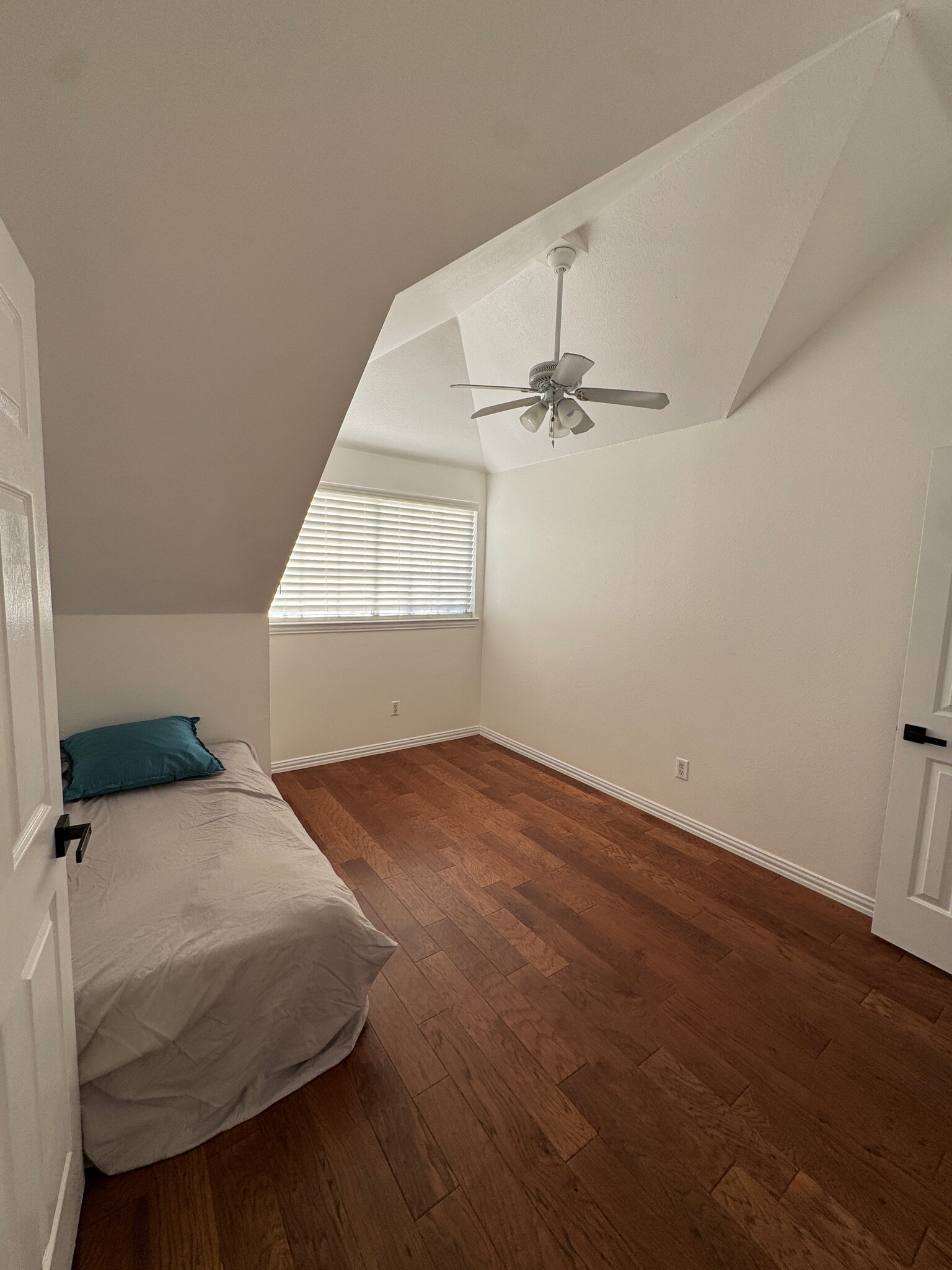 Building Photo - Room in House on Rodeo Ct