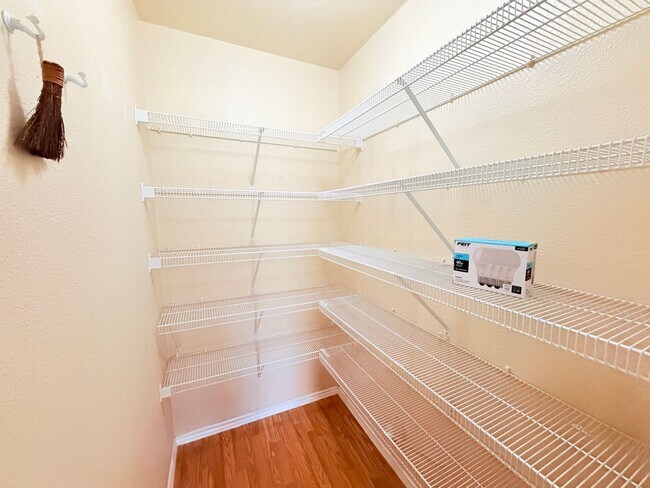 Building Photo - 3 BEDROOMS + AN OFFICE, 3 FULL BATHROOMS -  LIGHT AND BRIGHT INSIDE
