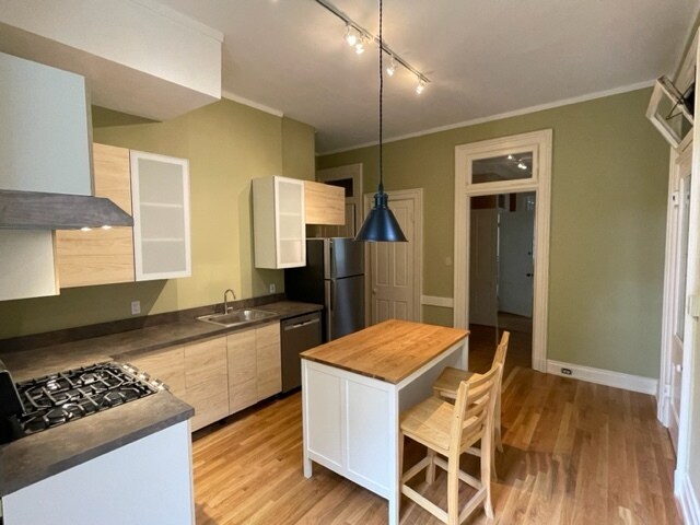 Kitchen -3 - 2618 Moorman Ave