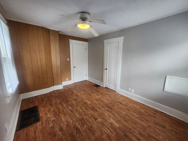 Building Photo - 2 Bedroom Home