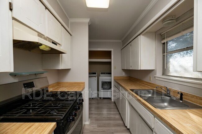 Building Photo - 1407 Franklin St