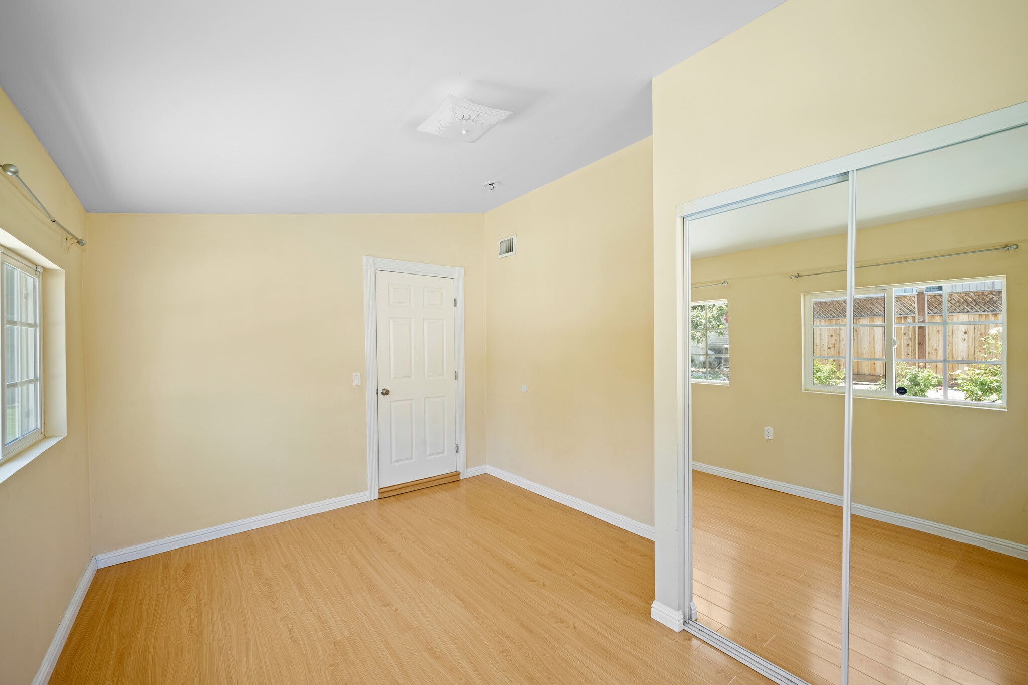 Building Photo - 10617 Wilsey Ave