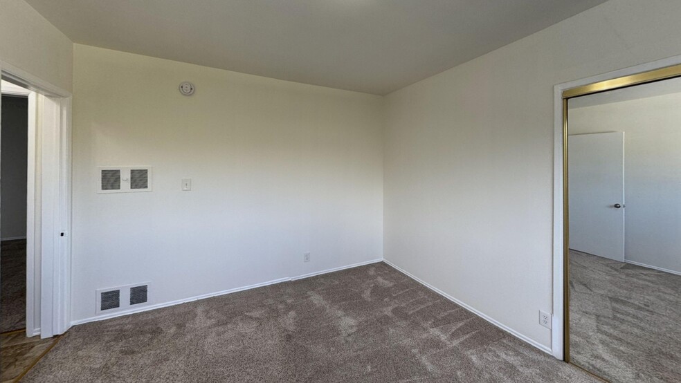 Building Photo - 244 S Doheny Dr