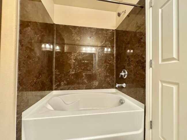 Building Photo - 8173 Crimson Creek Ct