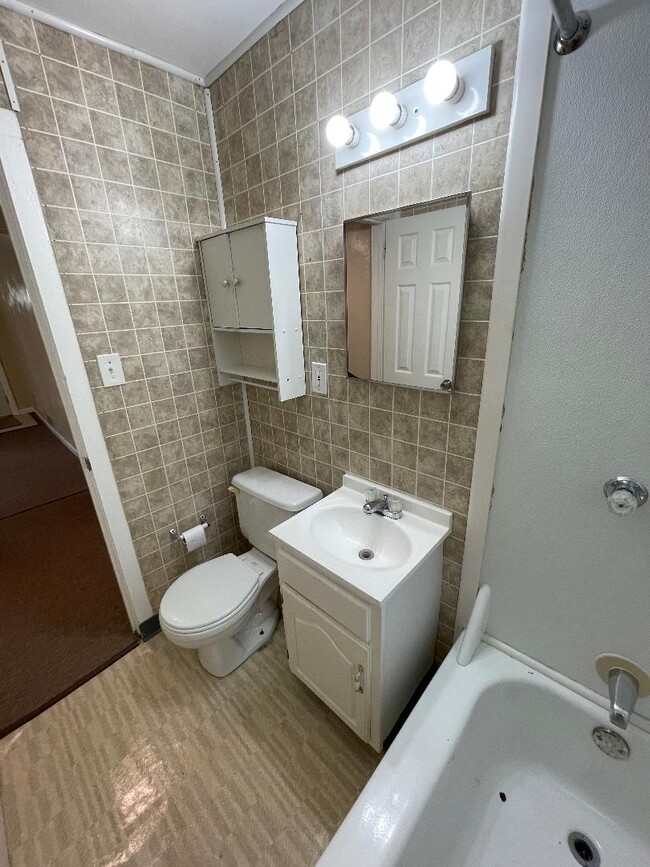 Building Photo - 329 Hemlock Dr