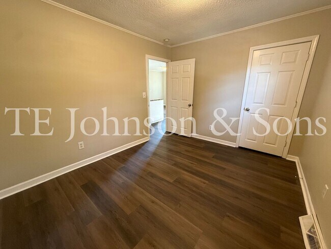 Building Photo - Cozy 3 Bedroom Home with Modern Touches in Winston-Salem