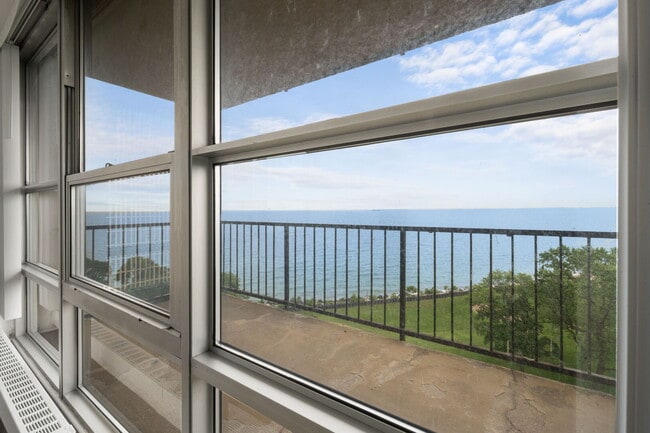 Building Photo - 6730 S South Shore Dr
