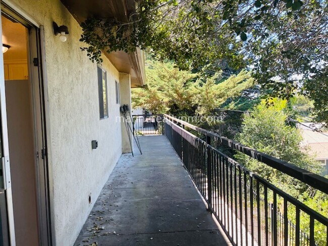 Building Photo - 1488-1494 Valle Vista Ave