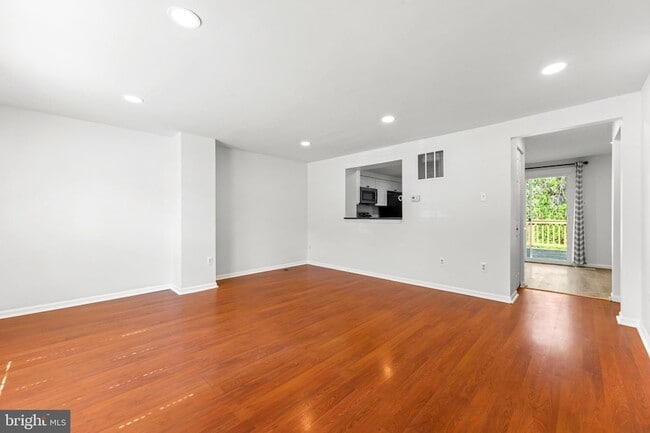 Building Photo - 1246 Seminole Dr