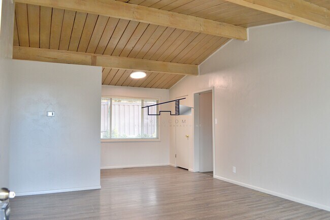 Building Photo - 170 N Van Buren Ave