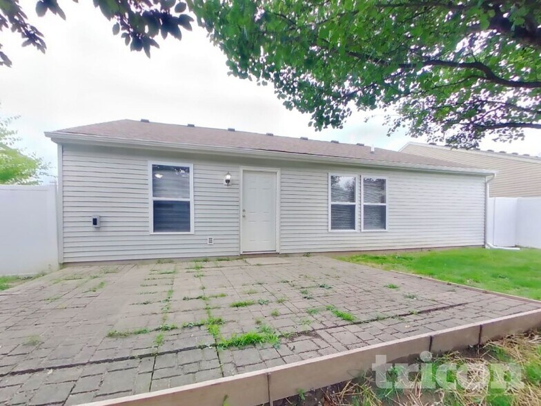 Building Photo - 8643 Hopewell Ct