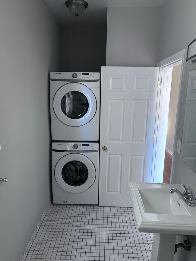 Building Photo - 1819 N Washtenaw Ave