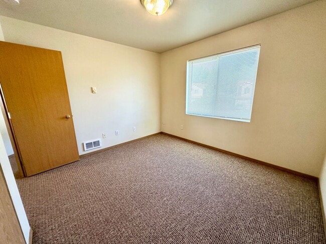 Building Photo - 2107 Yellowstone St