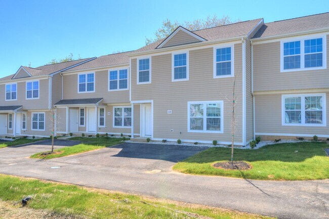 Building Photo - 760 Twisted Oak Dr NW