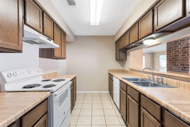 Building Photo - 8915 Beau Monde Dr