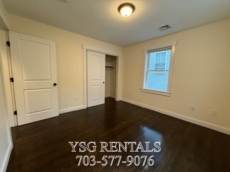 Building Photo - 24 Sunset St