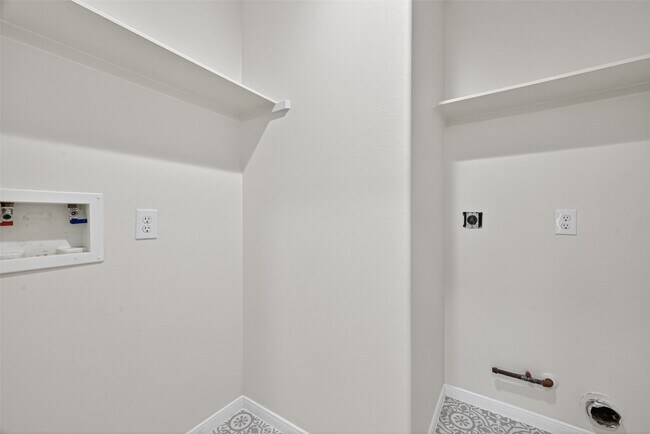 Building Photo - 6654 Stonefort Ct