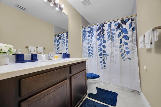 Building Photo - 1037 SW Payne Ave