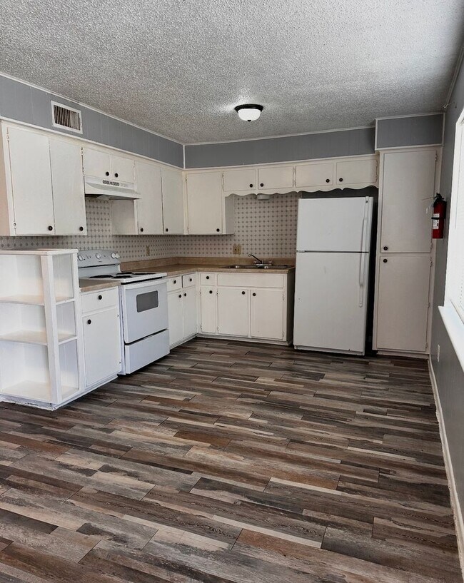 Building Photo - 1507 Bundrant Dr