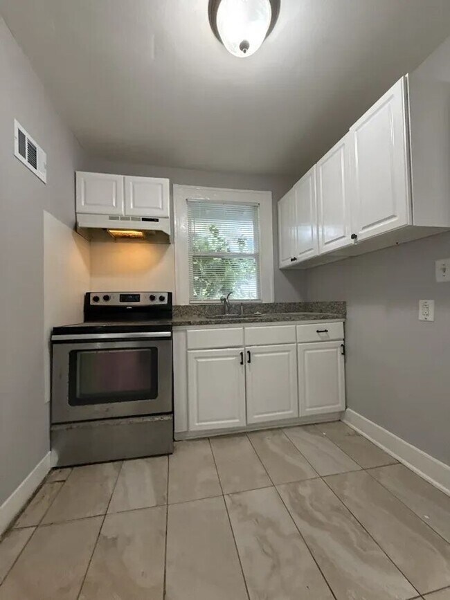 Building Photo - 600 Mayland Ave SW