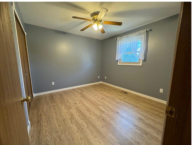 Building Photo - 405 E Elm St