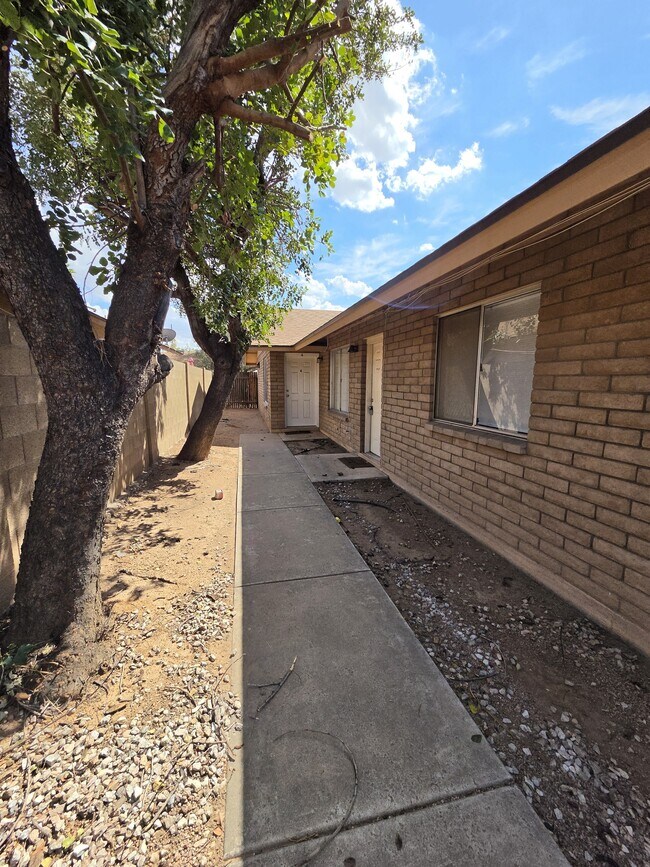 Building Photo - 6245 E Glencove Cir