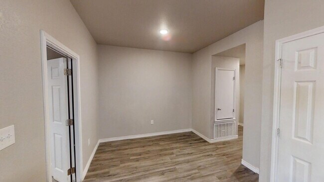 Building Photo - 130 Wind Ridge Dr